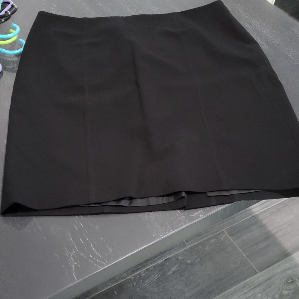 LOFT Sz 14 Black Skirt